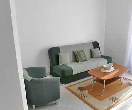 Jure Apartment *