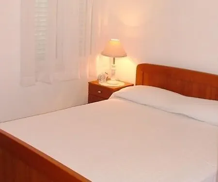 Jure Apartment *