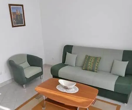 شقة Jure تروغير